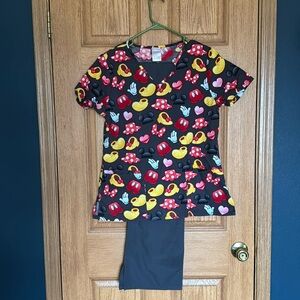 Women’s Disney scrubs-size S
